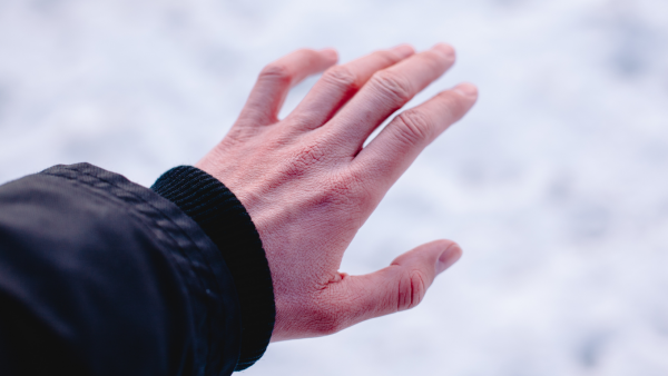 winter_hand